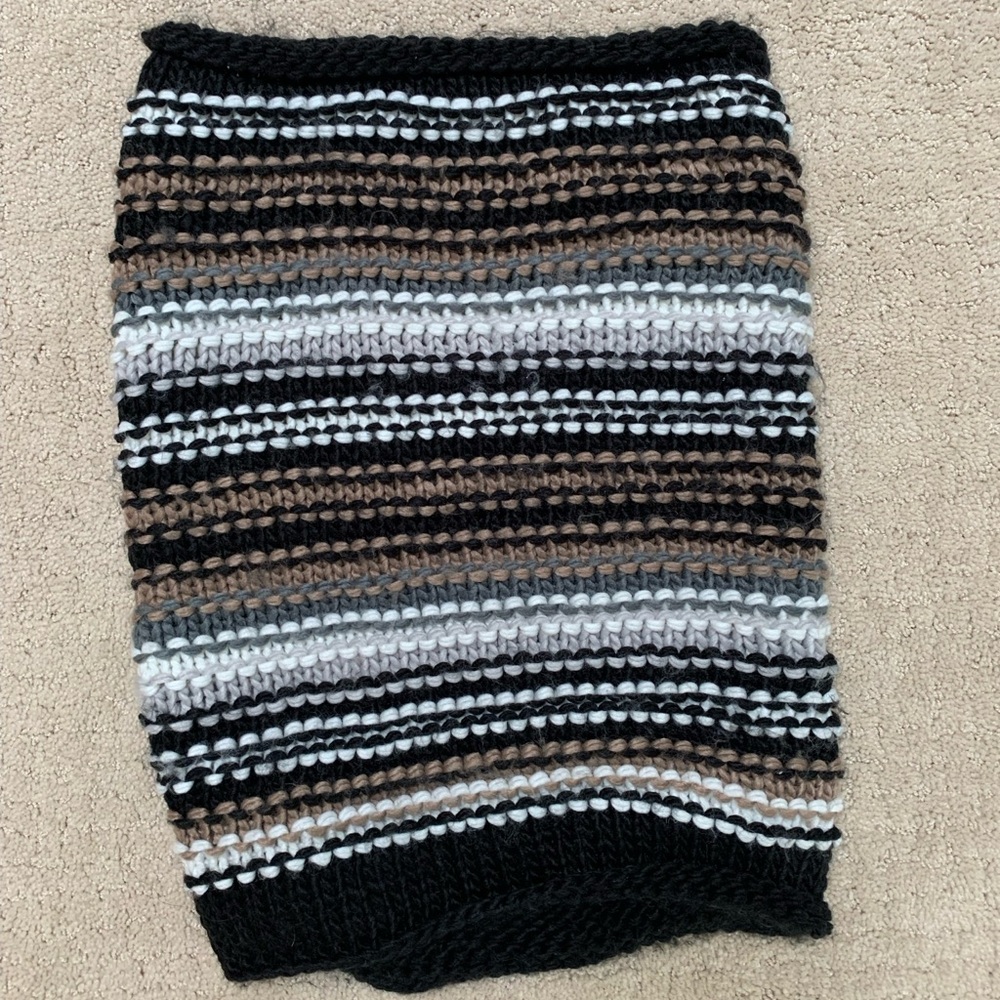 Steve Madden Black and Brown Ribbed Scarf